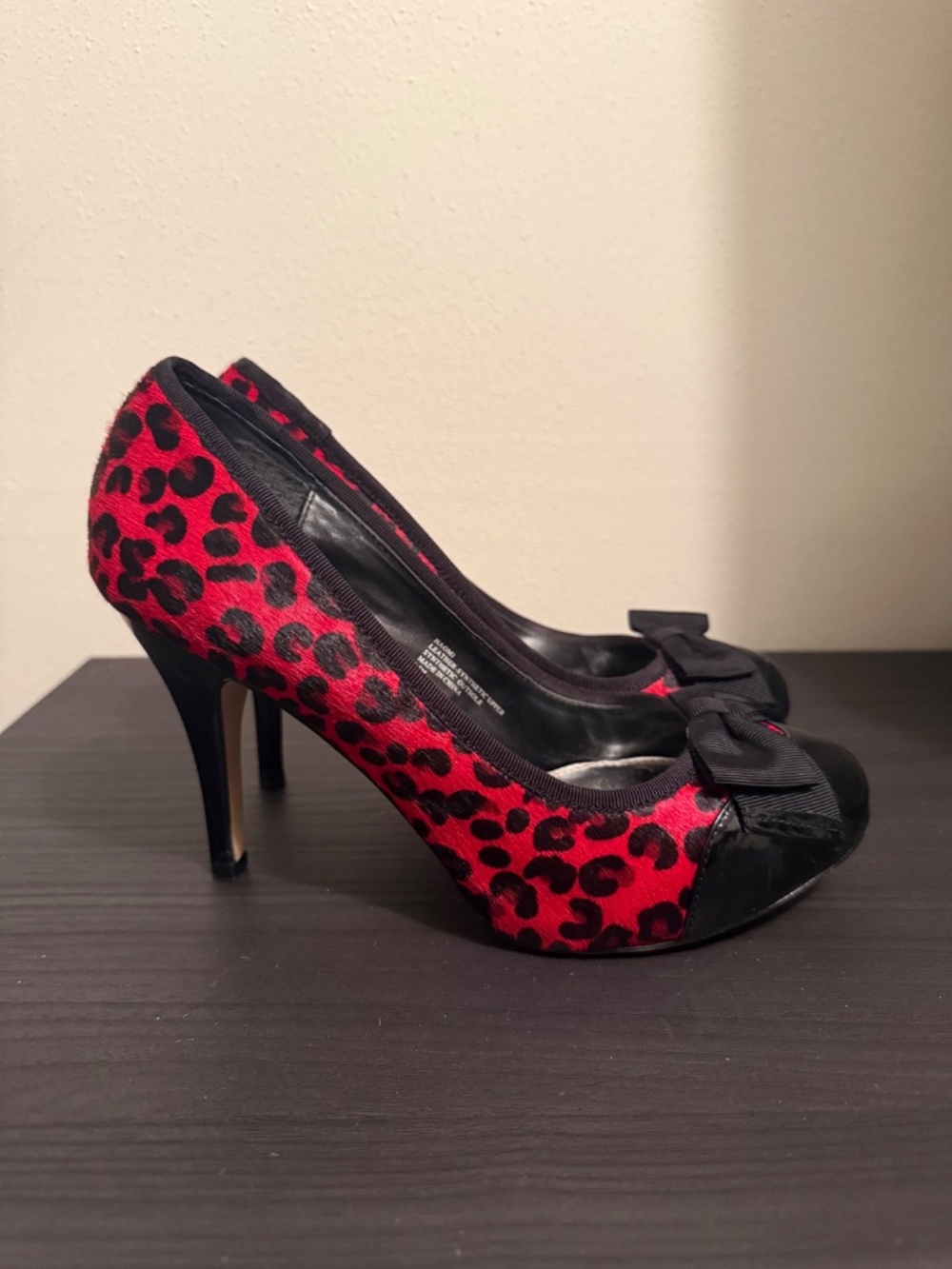 White House Black Market Black Elle Red Leopard Print Bow Heels - Sz 6.5